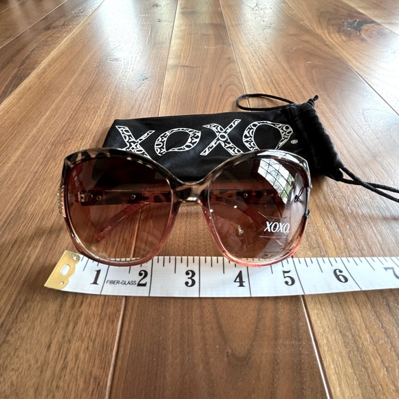 XOXO Sunglasses - Picture 8 of 9